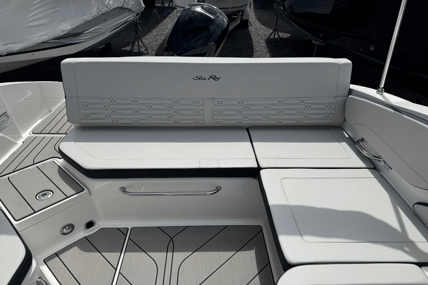 Slide: The Image of Sea Ray SPX 210 Outboard 2025 - 21