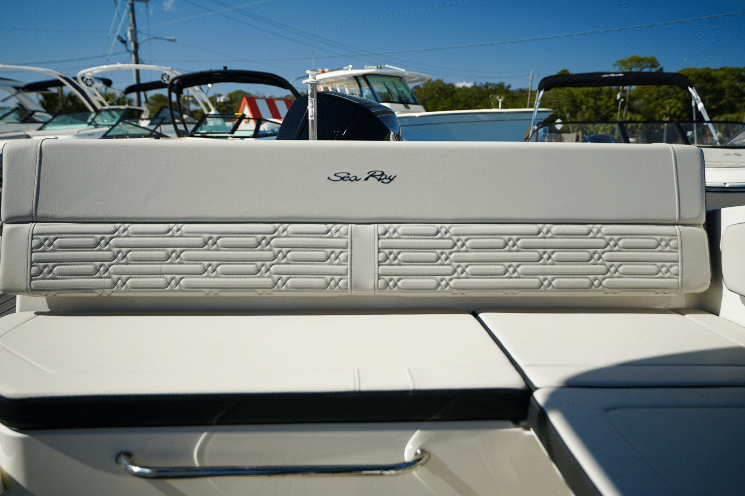 Slide: The Image of Sea Ray SPX 210 Outboard 2025 - 21