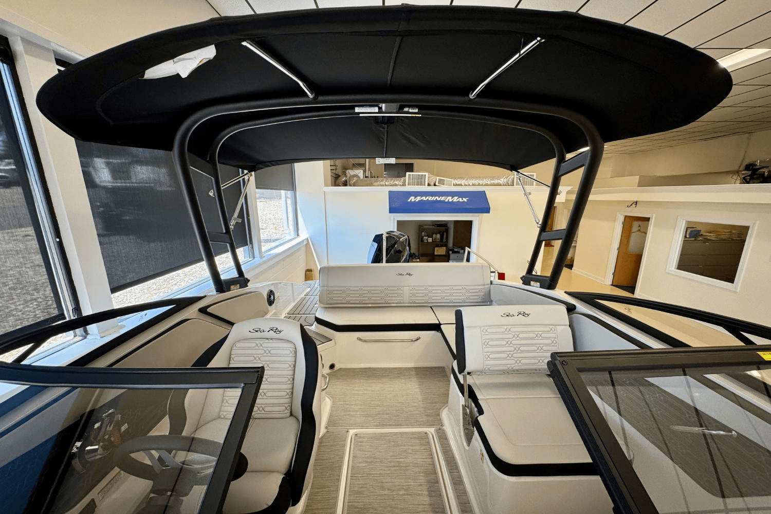 Slide: The Image of Sea Ray SPX 210 Outboard 2025 - 21