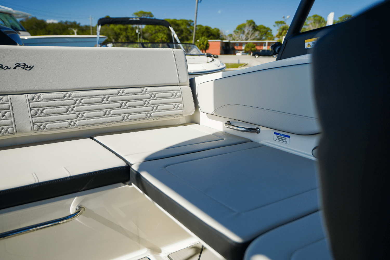 Slide: The Image of Sea Ray SPX 210 Outboard 2025 - 22