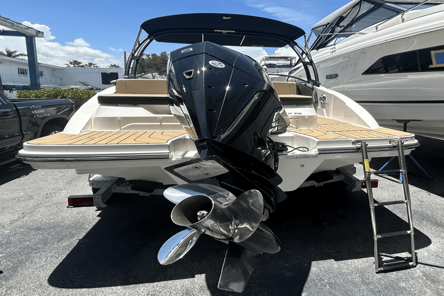 Slide: The Image of Sea Ray SPX 210 Outboard 2025 - 22
