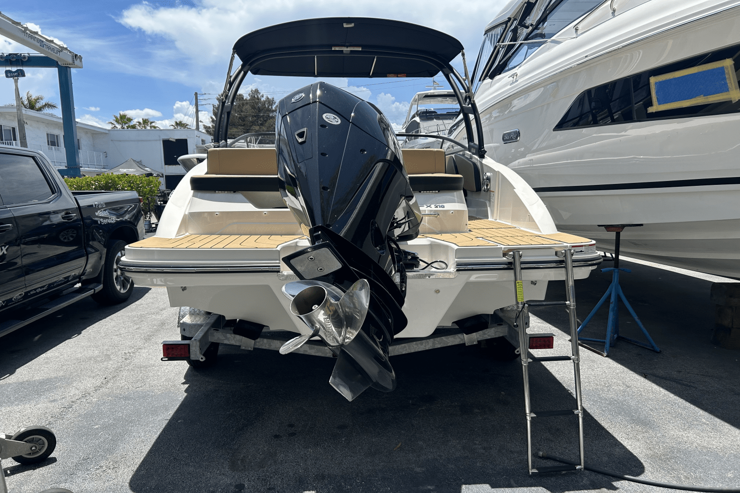 Slide: The Image of Sea Ray SPX 210 Outboard 2025 - 23