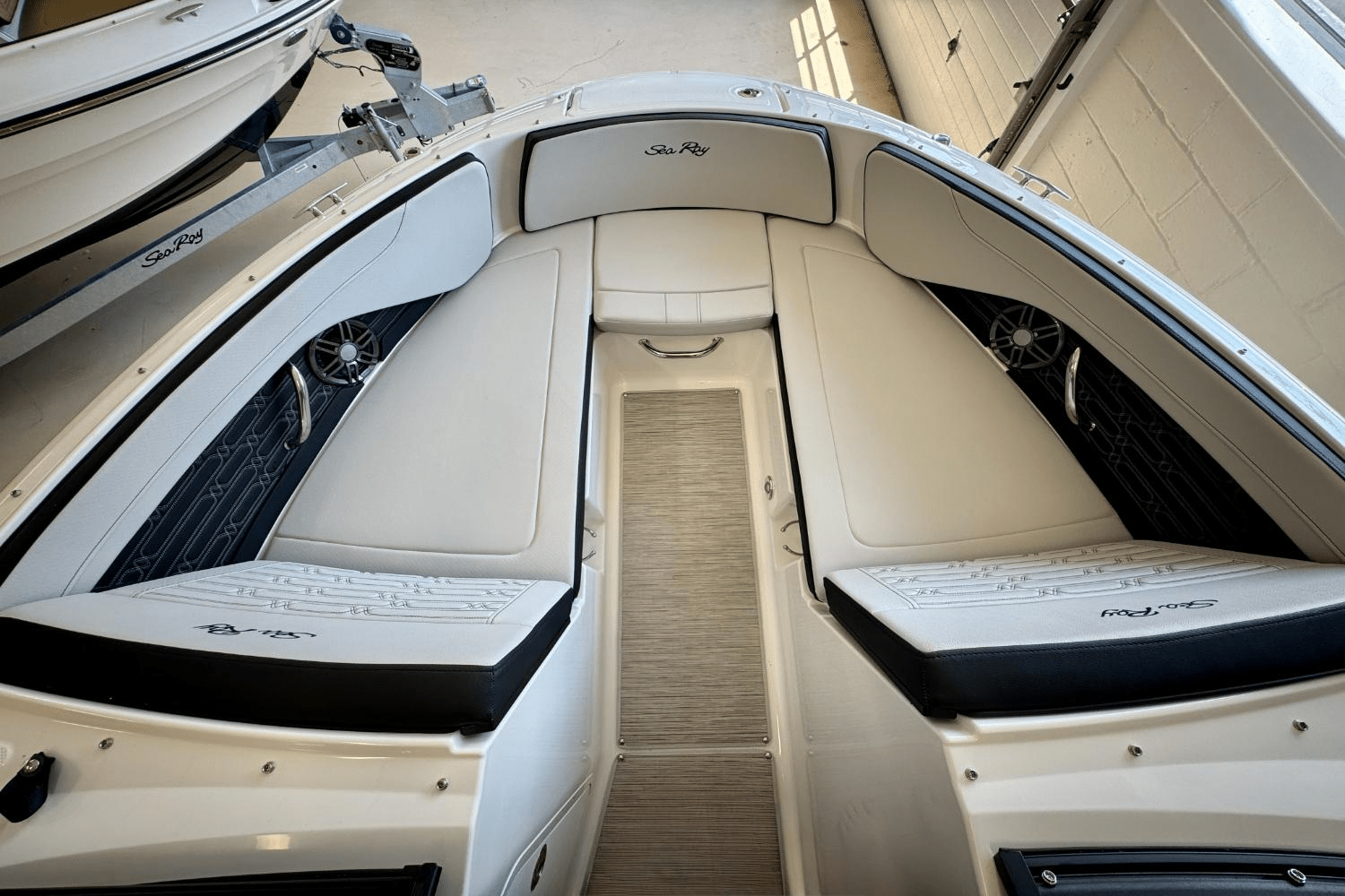 Slide: The Image of Sea Ray SPX 210 Outboard 2025 - 23