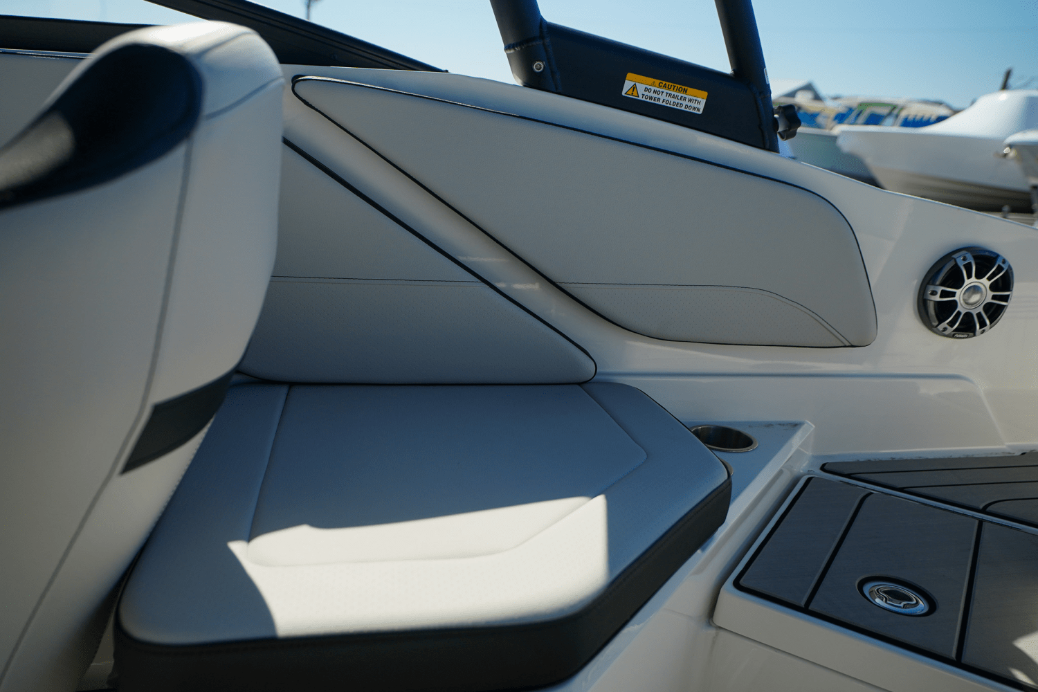 Slide: The Image of Sea Ray SPX 210 Outboard 2025 - 23