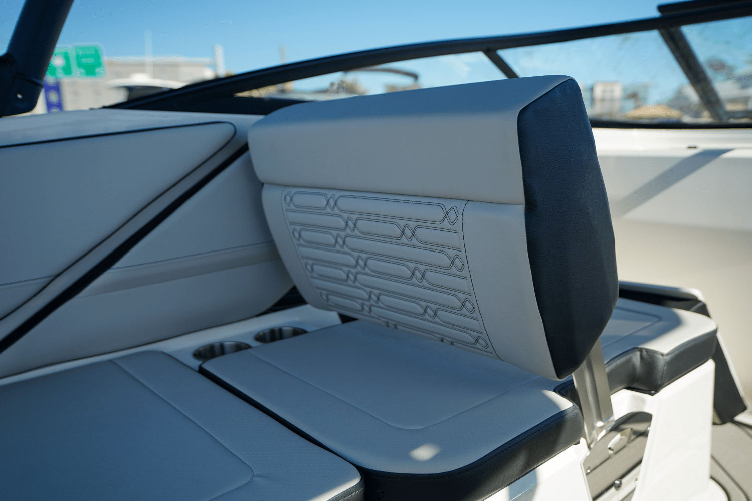 Slide: The Image of Sea Ray SPX 210 Outboard 2025 - 24