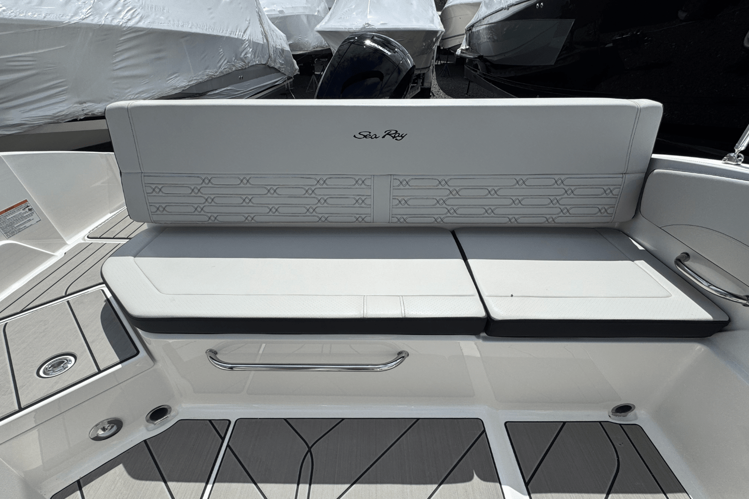 Slide: The Image of Sea Ray SPX 210 Outboard 2025 - 24