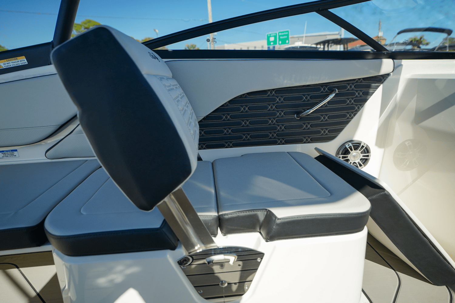 Slide: The Image of Sea Ray SPX 210 Outboard 2025 - 25