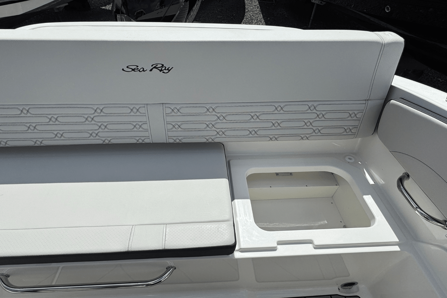 Slide: The Image of Sea Ray SPX 210 Outboard 2025 - 25