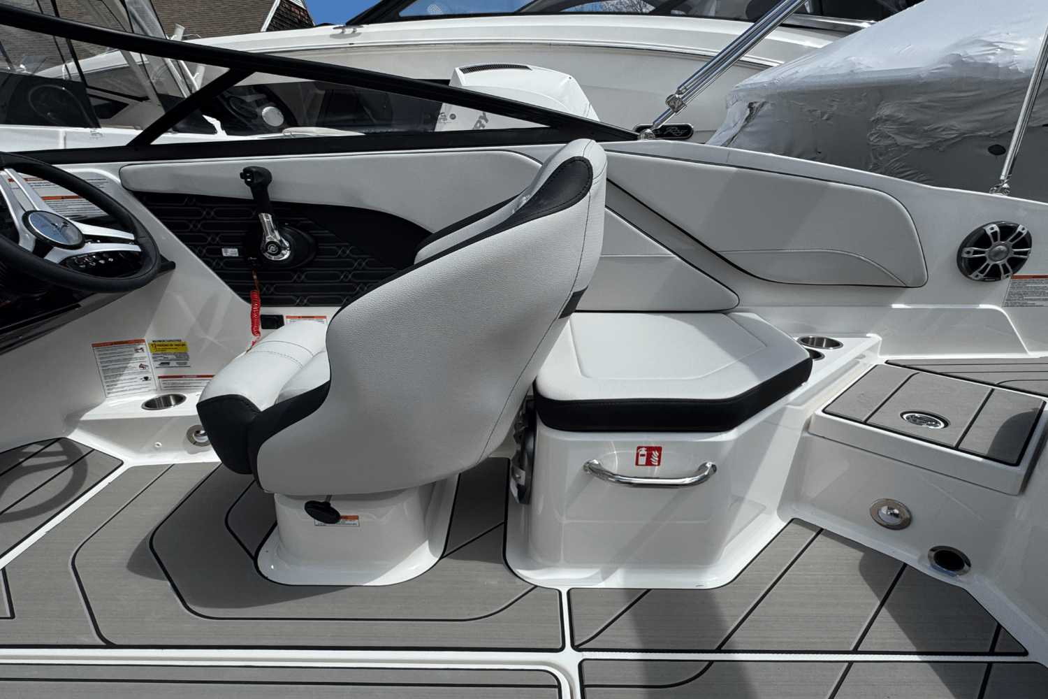 Slide: The Image of Sea Ray SPX 210 Outboard 2025 - 26