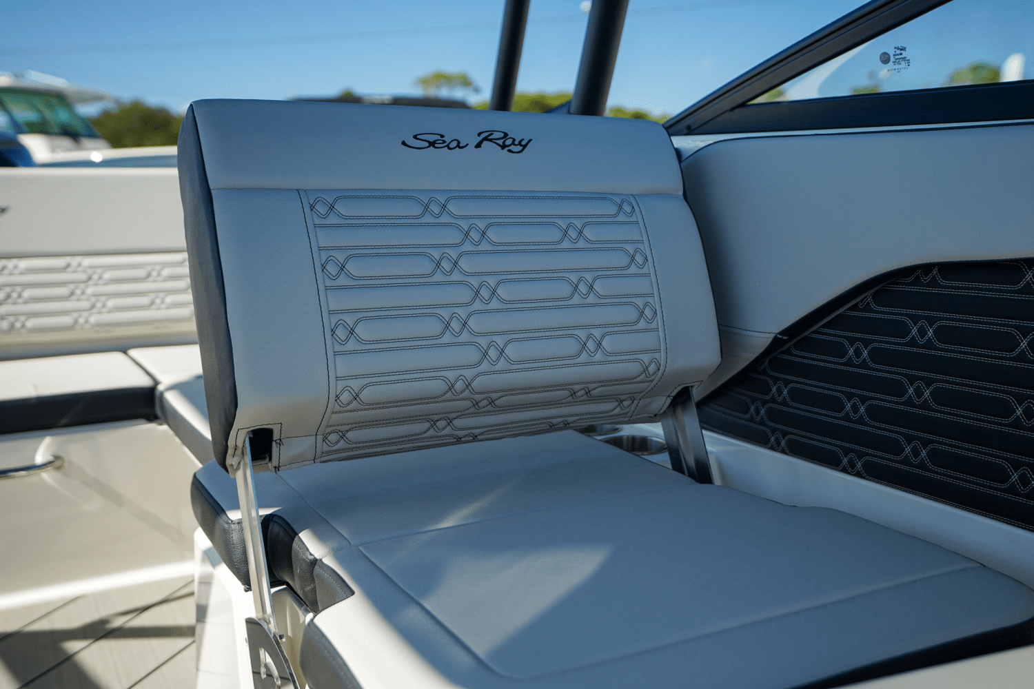 Slide: The Image of Sea Ray SPX 210 Outboard 2025 - 26