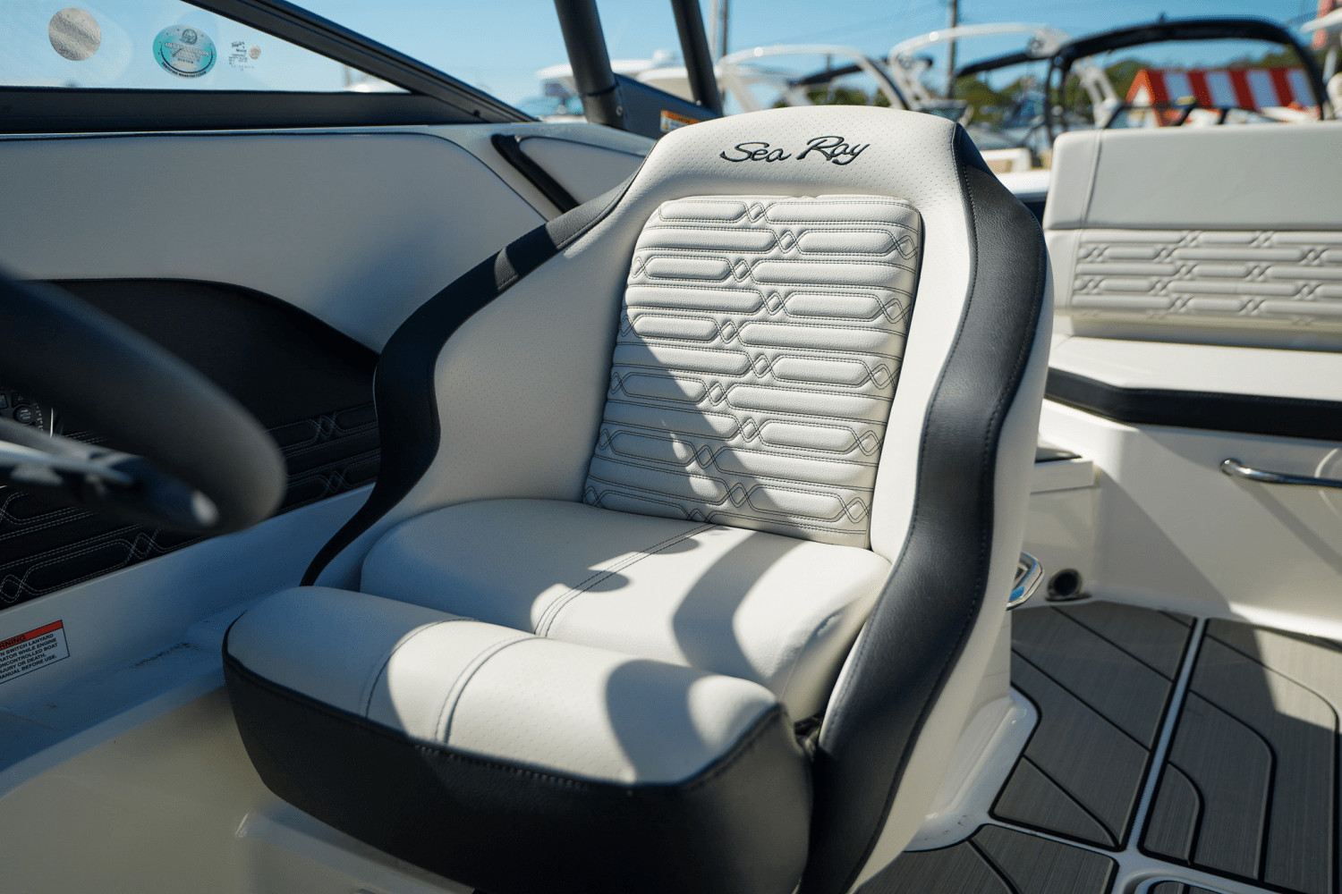 Slide: The Image of Sea Ray SPX 210 Outboard 2025 - 27