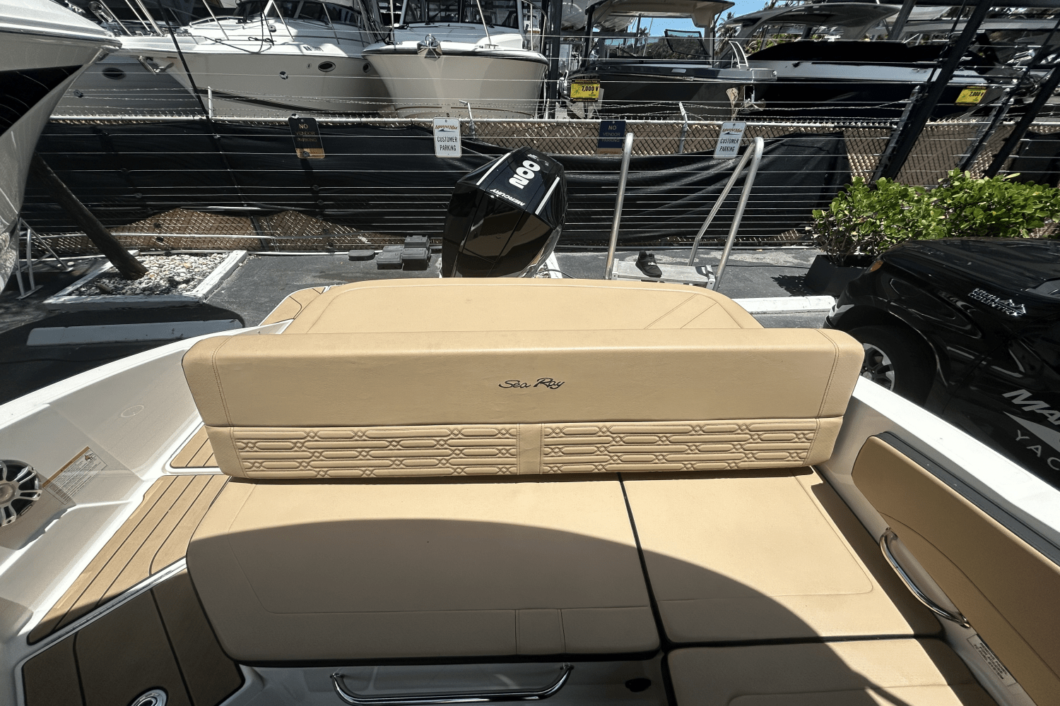 Slide: The Image of Sea Ray SPX 210 Outboard 2025 - 27