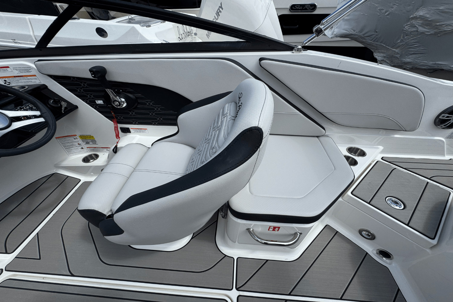 Slide: The Image of Sea Ray SPX 210 Outboard 2025 - 27