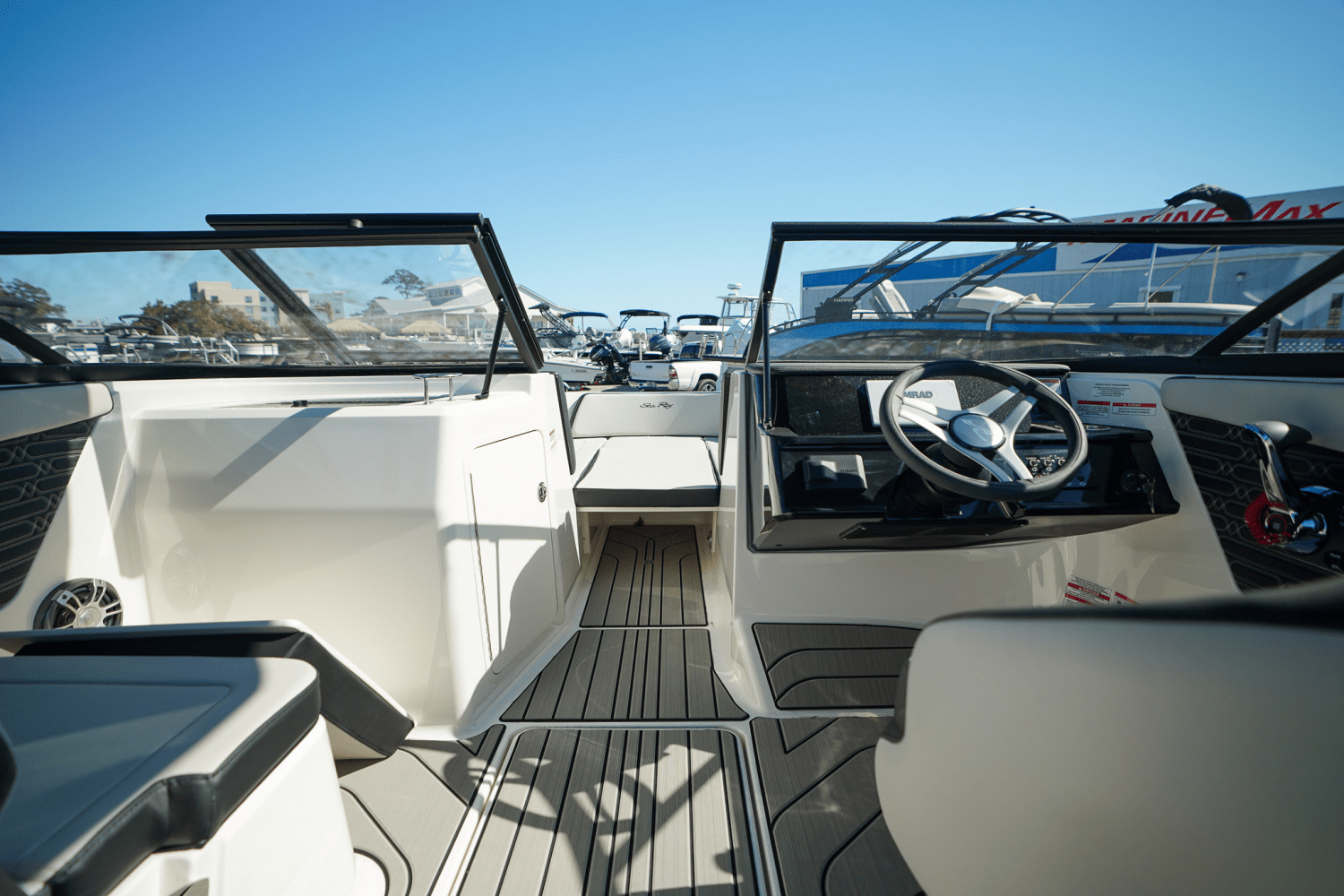 Slide: The Image of Sea Ray SPX 210 Outboard 2025 - 29