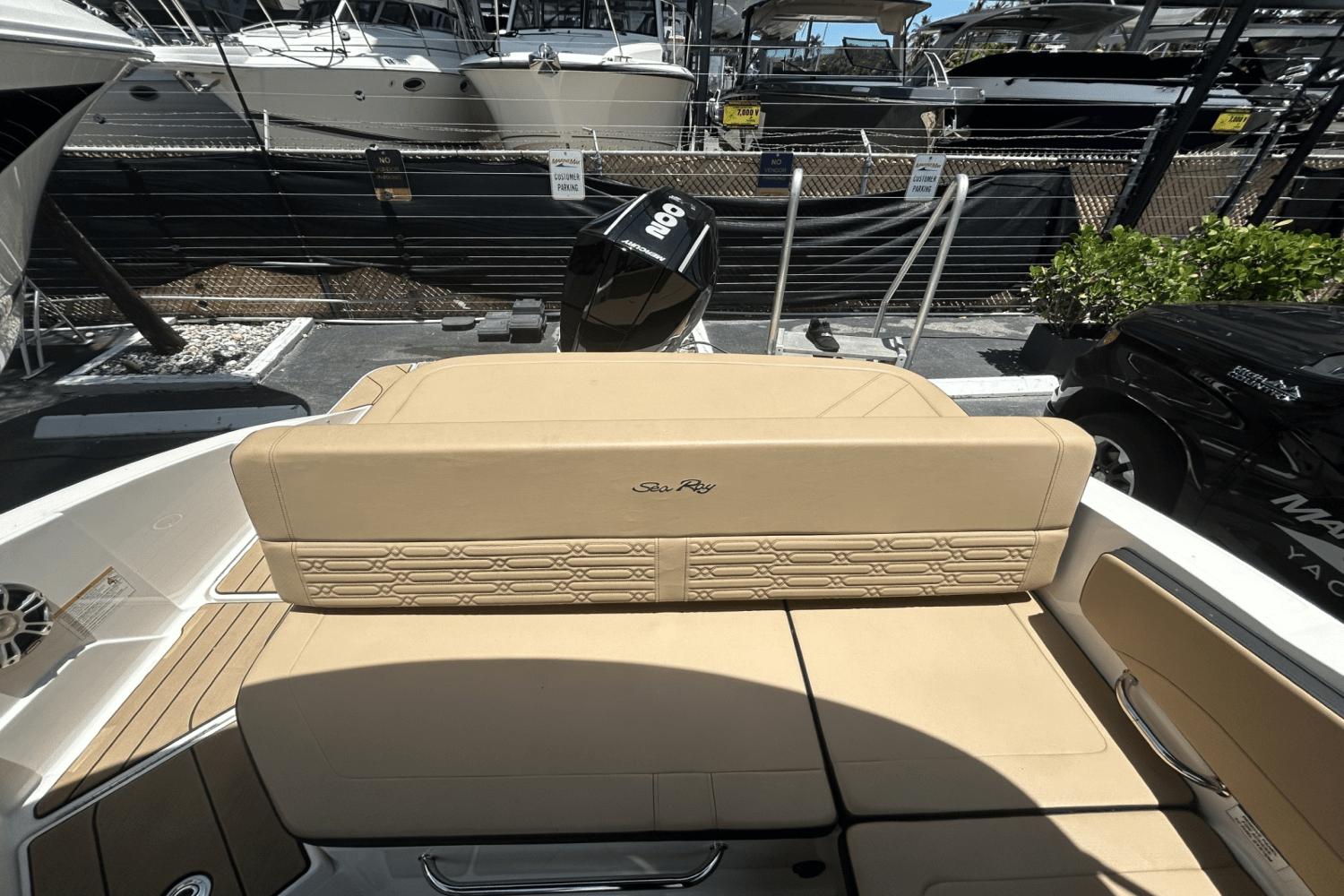 Slide: The Image of Sea Ray SPX 210 Outboard 2025 - 29