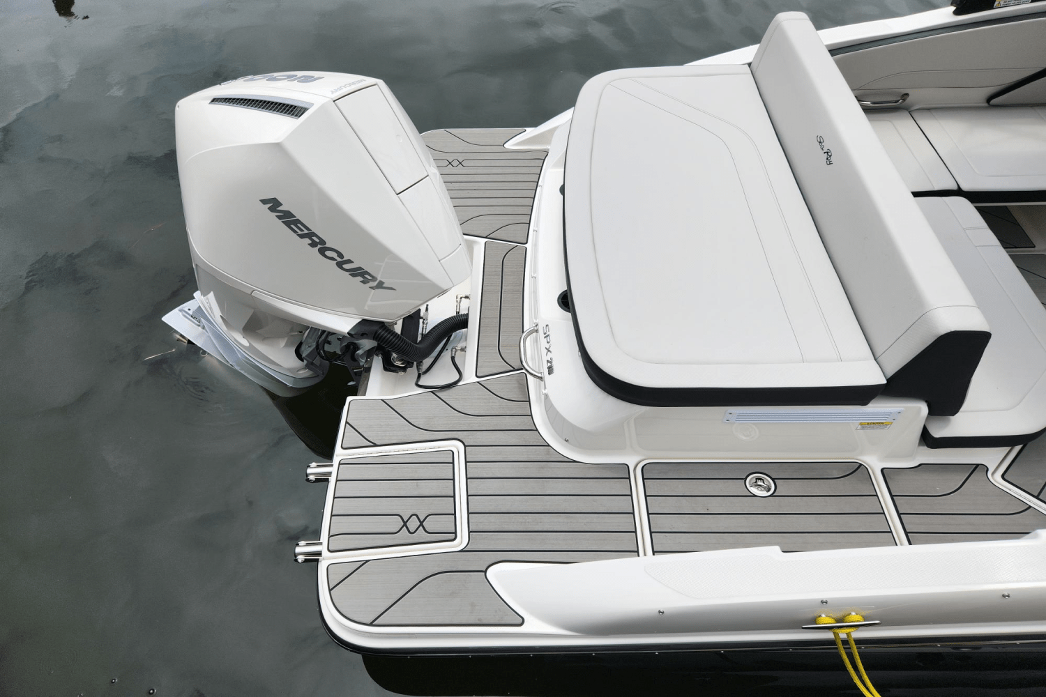 Slide: The Image of Sea Ray SPX 210 Outboard 2025 - 3