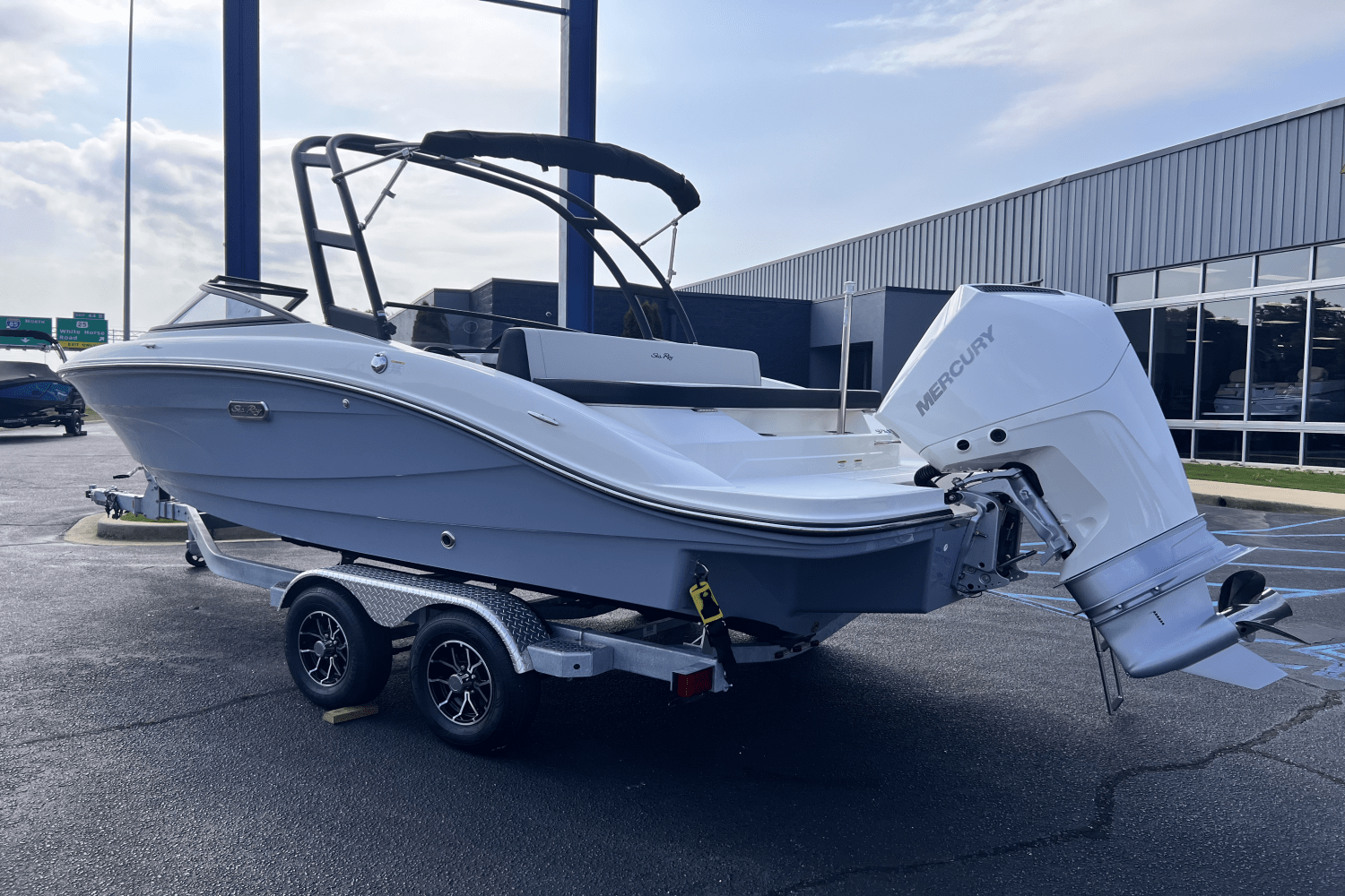 Slide: The Image of Sea Ray SPX 210 Outboard 2025 - 3
