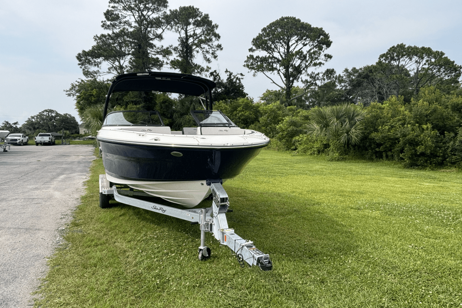 Slide: The Image of Sea Ray SPX 210 Outboard 2025 - 3