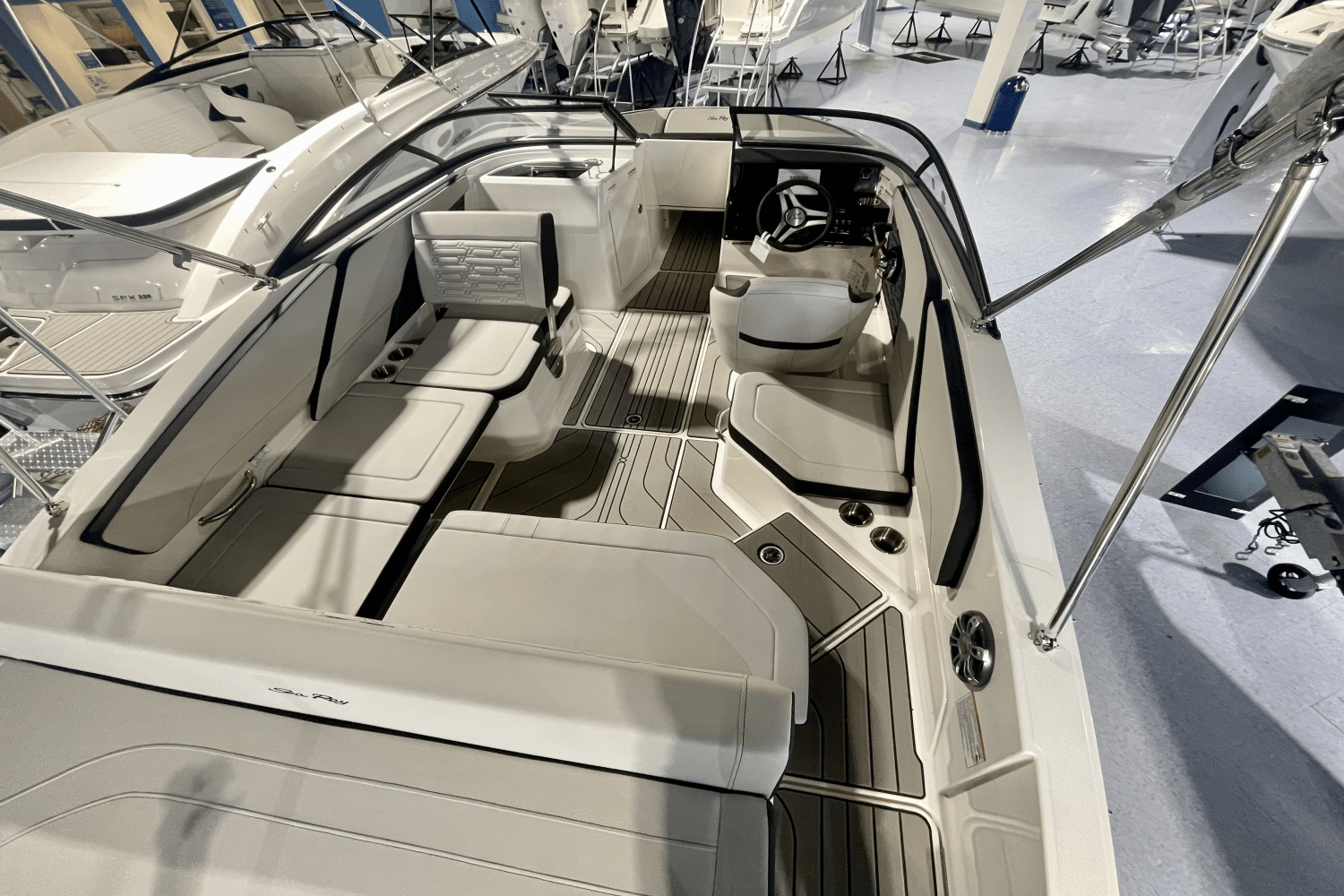 Slide: The Image of Sea Ray SPX 210 Outboard 2025 - 3