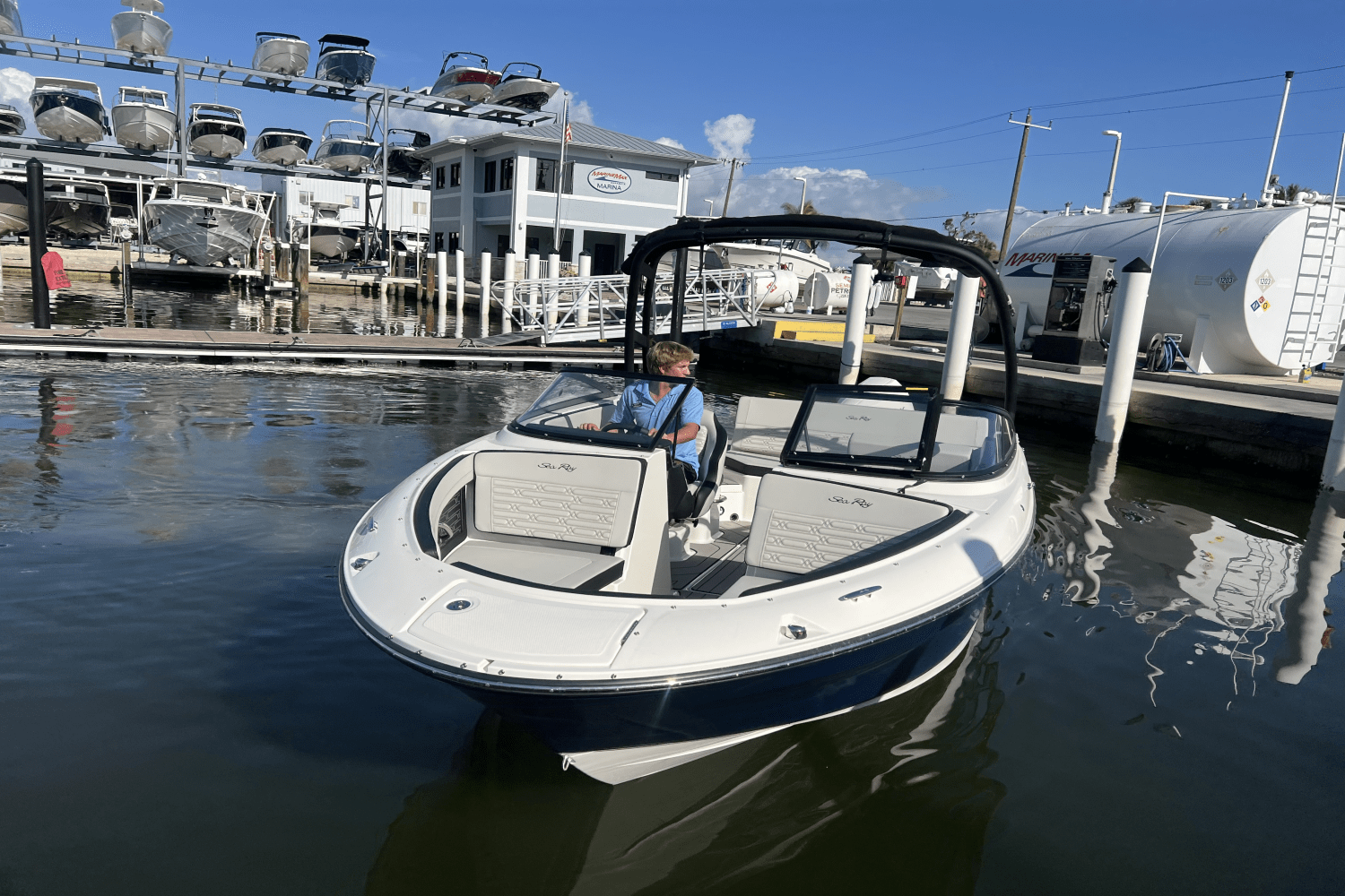 Slide: The Image of Sea Ray SPX 210 Outboard 2025 - 3
