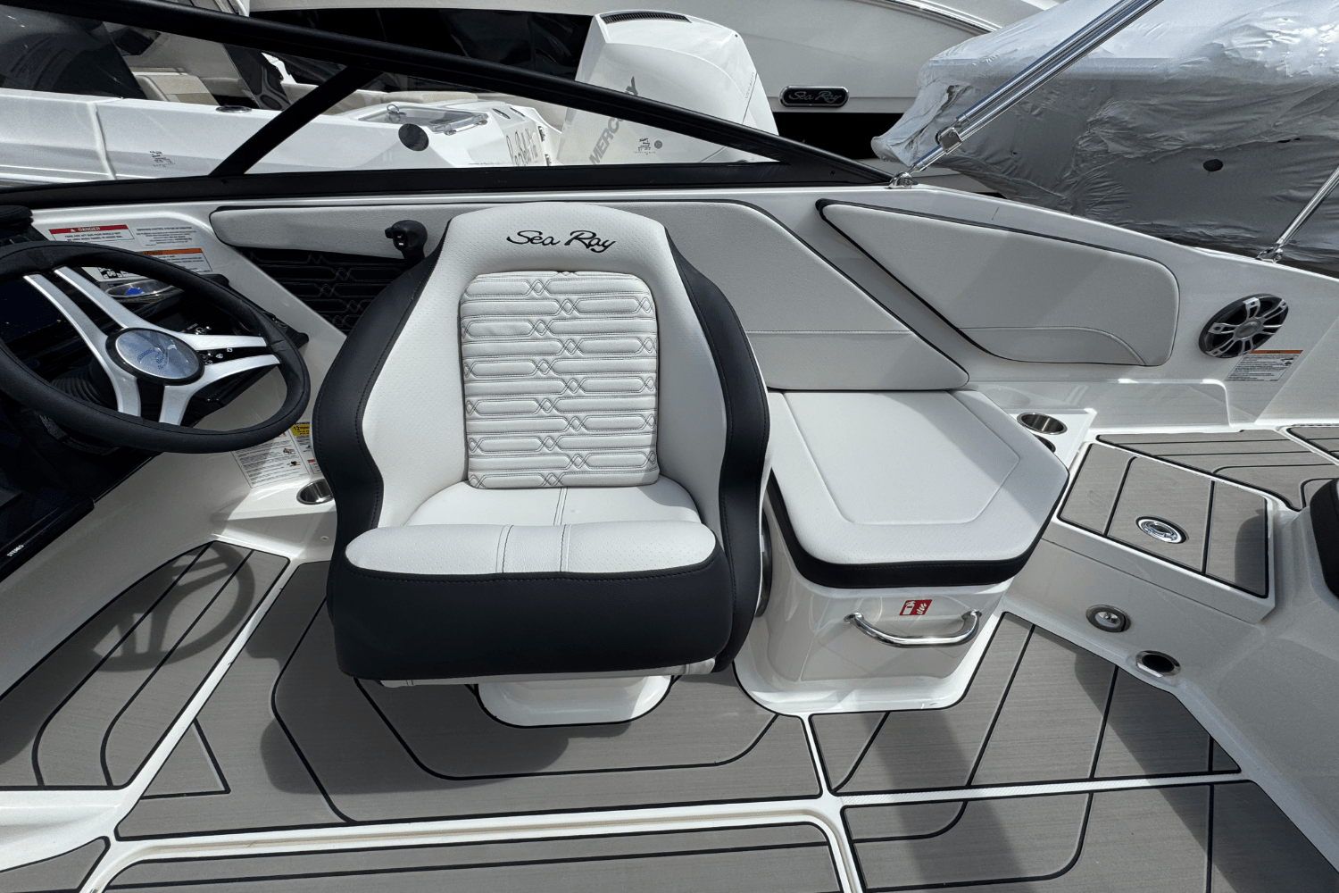 Slide: The Image of Sea Ray SPX 210 Outboard 2025 - 30