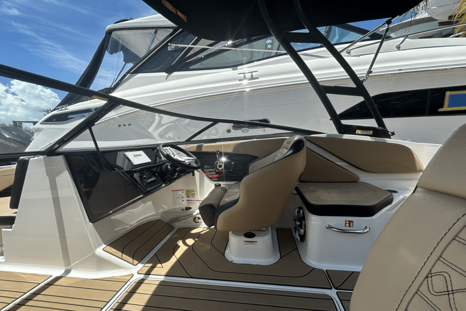 Slide: The Image of Sea Ray SPX 210 Outboard 2025 - 30