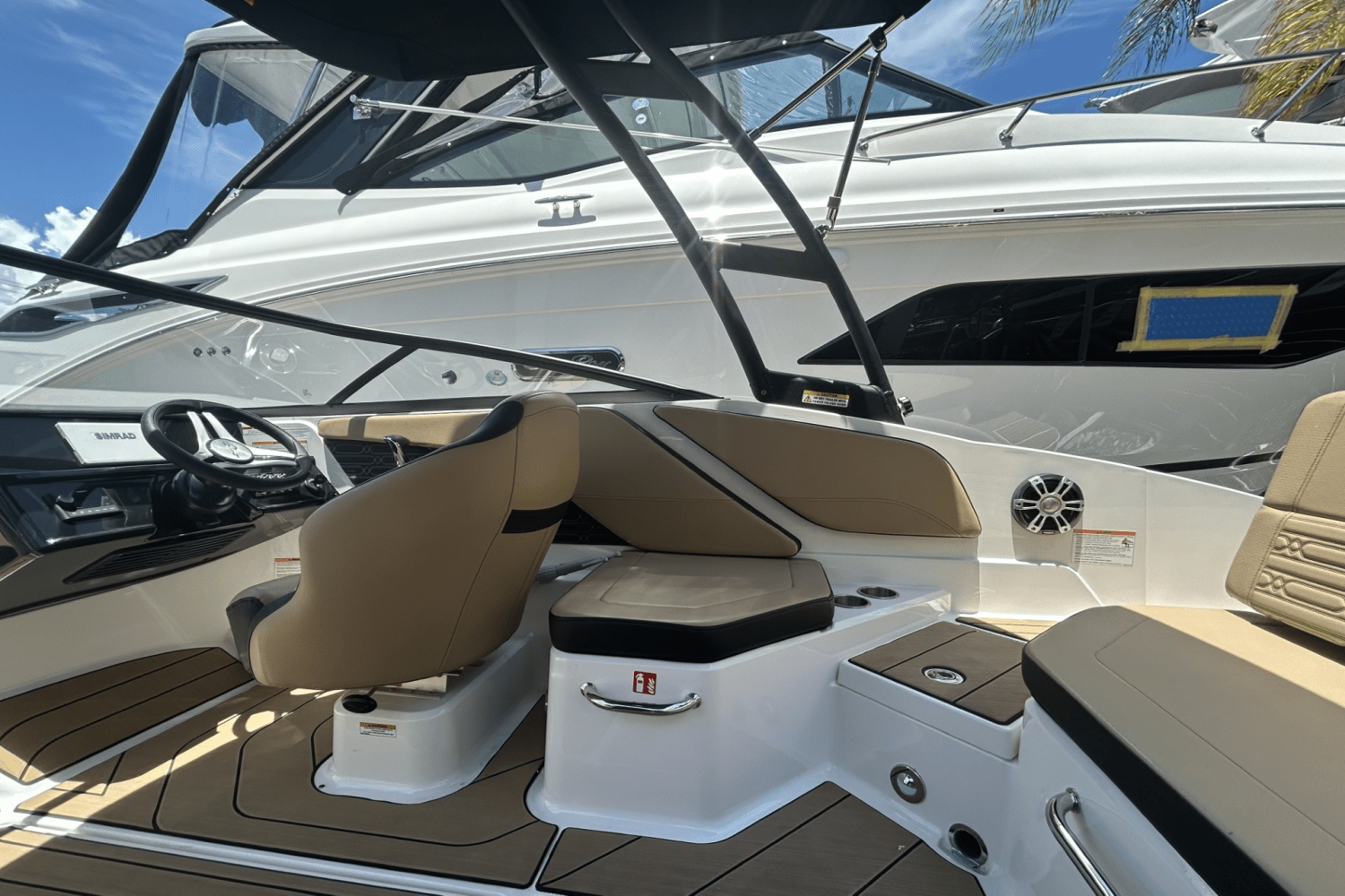 Slide: The Image of Sea Ray SPX 210 Outboard 2025 - 31