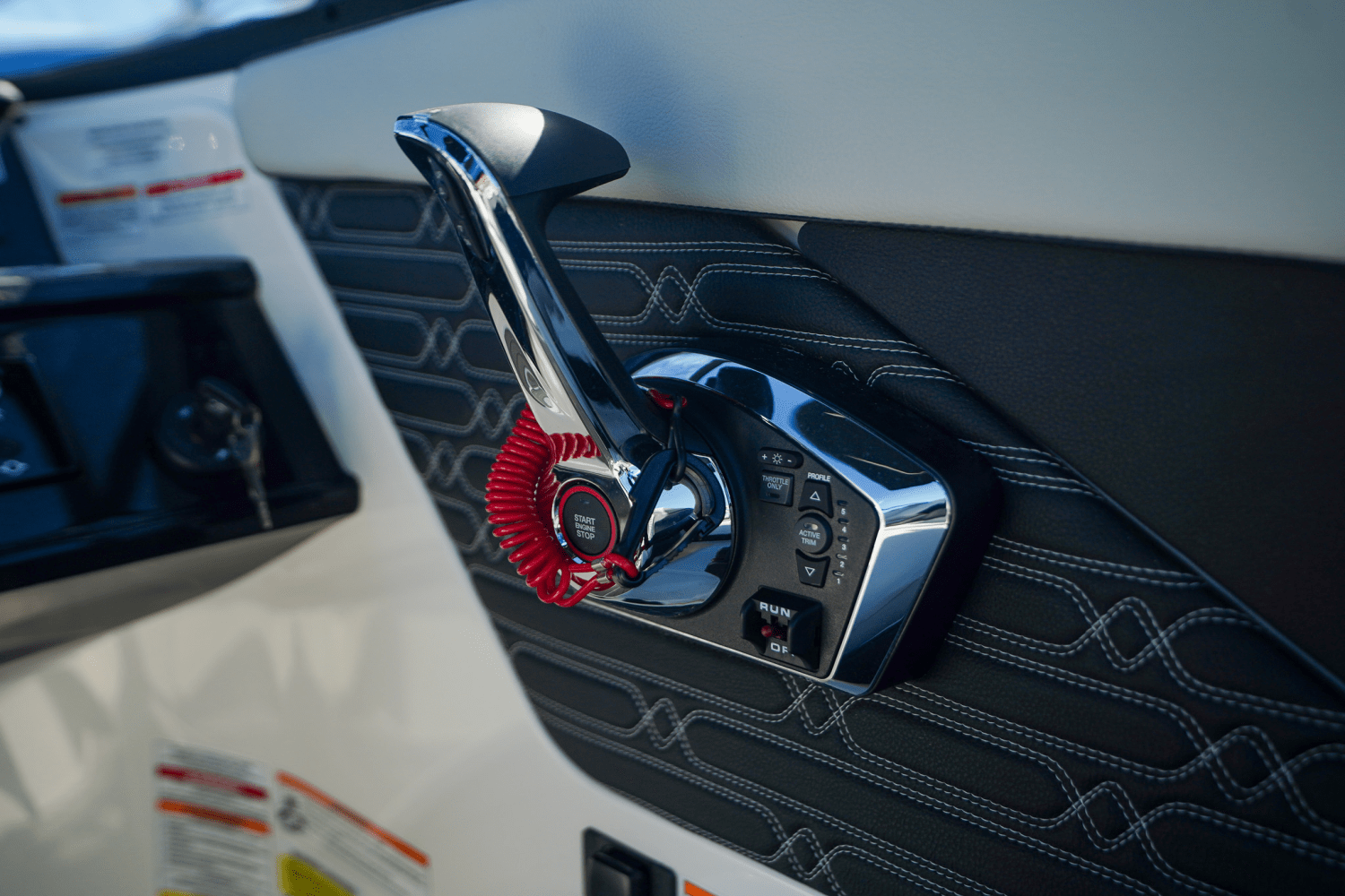 Slide: The Image of Sea Ray SPX 210 Outboard 2025 - 31