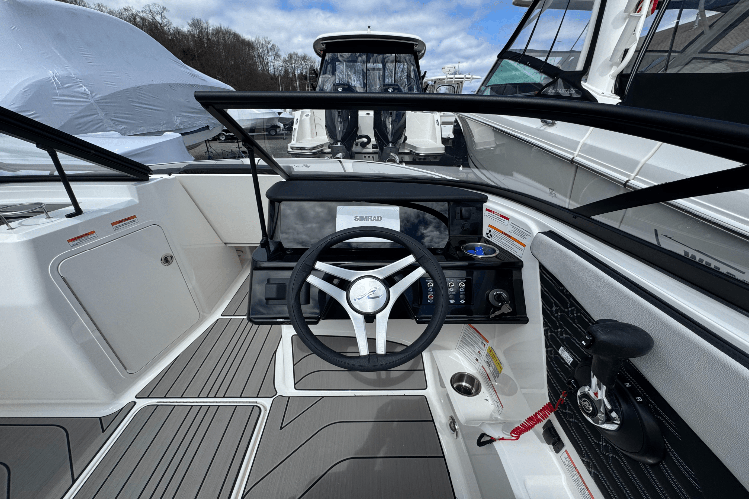 Slide: The Image of Sea Ray SPX 210 Outboard 2025 - 33