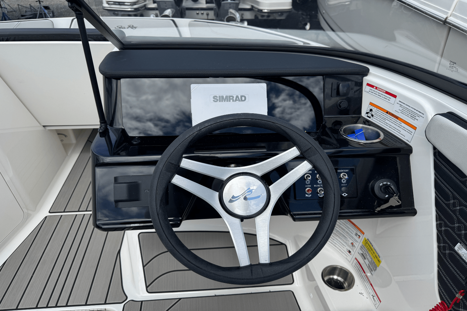 Slide: The Image of Sea Ray SPX 210 Outboard 2025 - 34