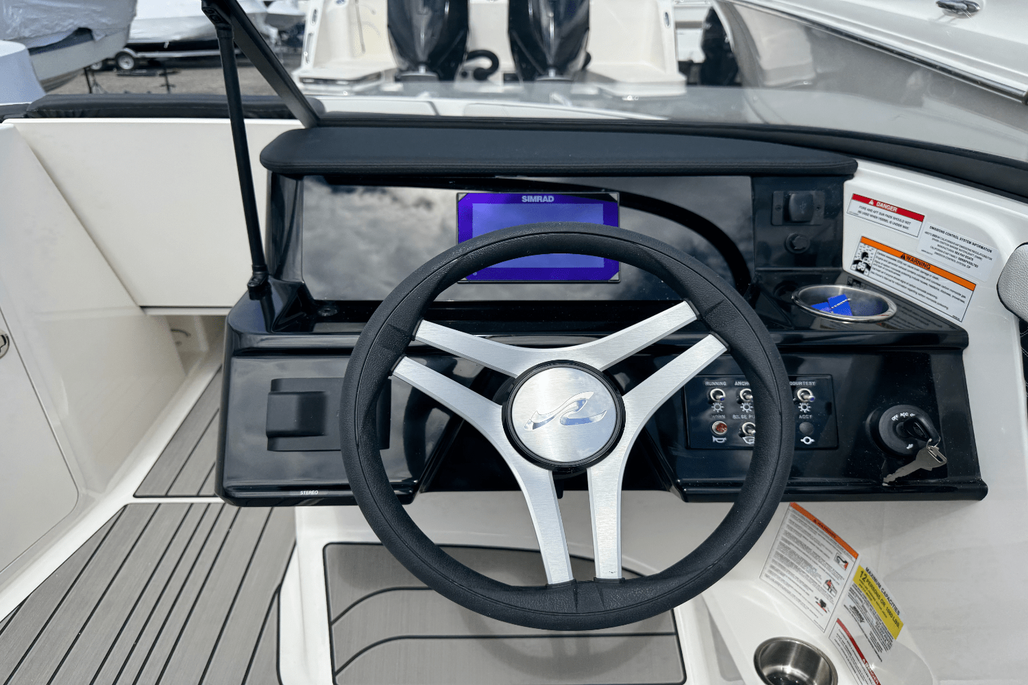 Slide: The Image of Sea Ray SPX 210 Outboard 2025 - 35