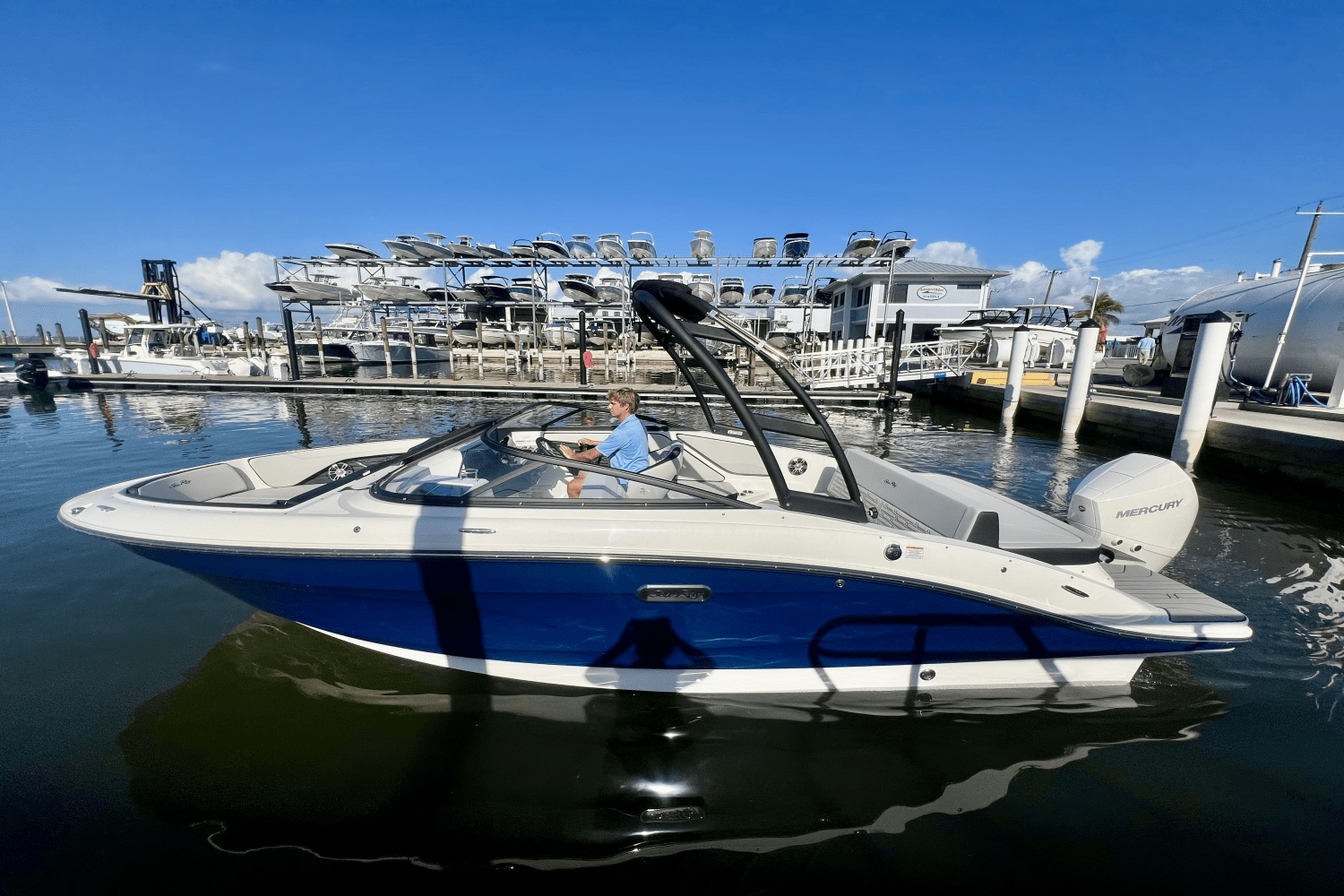 Slide: The Image of Sea Ray SPX 210 Outboard 2025 - 4