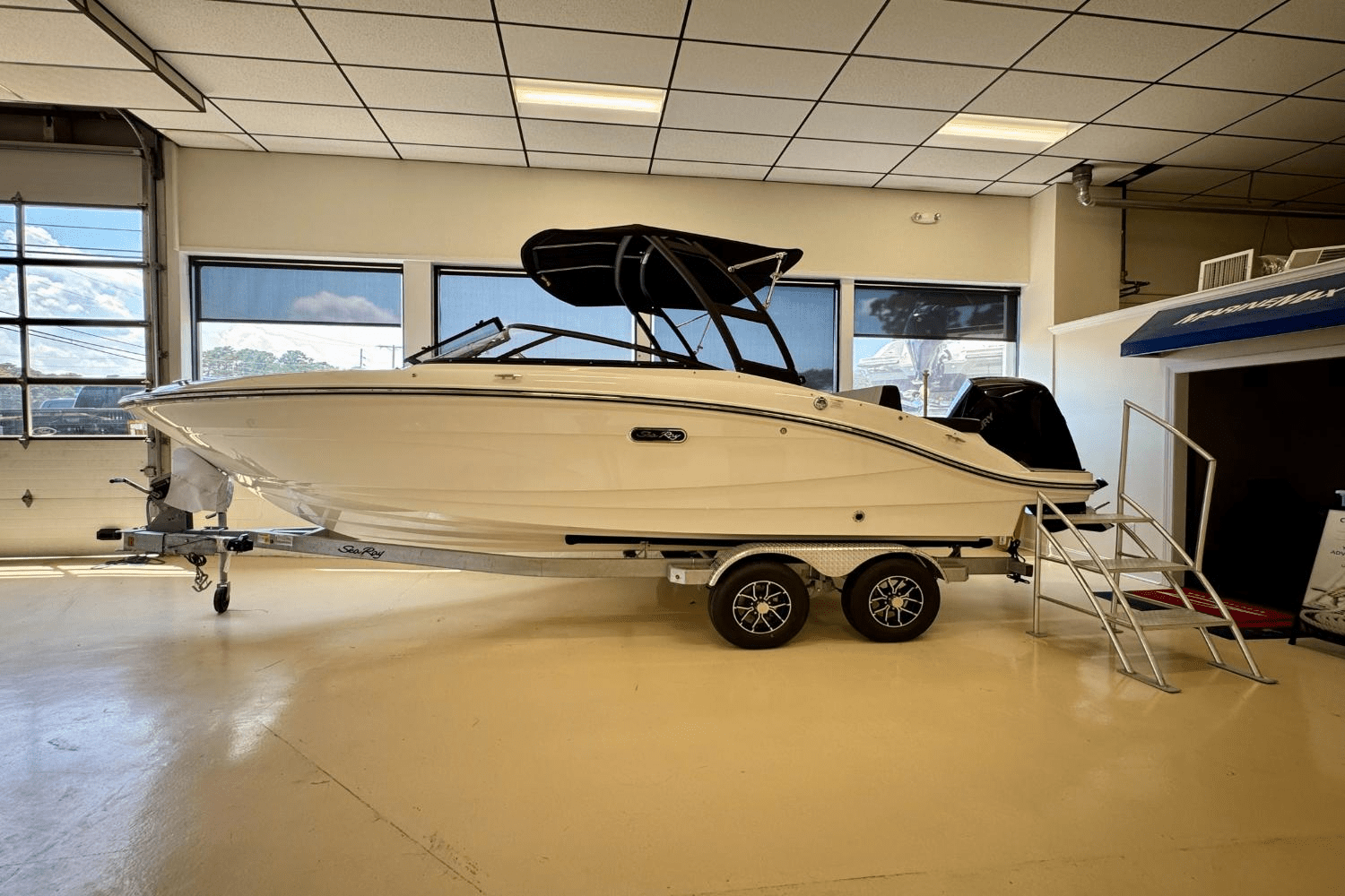 Slide: The Image of Sea Ray SPX 210 Outboard 2025 - 4