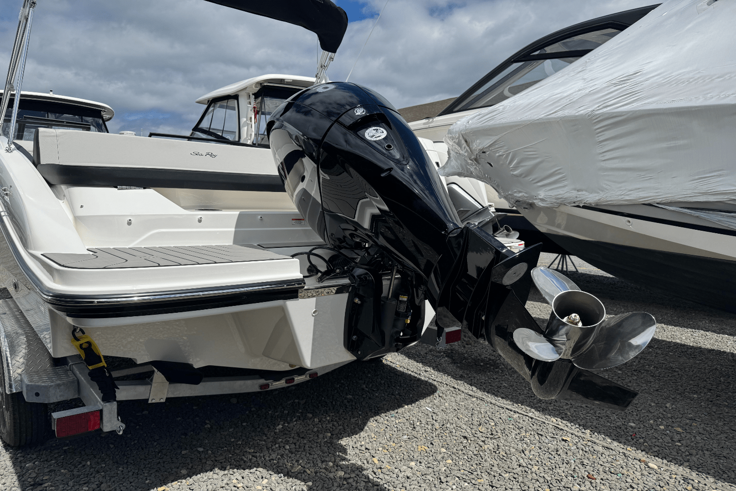 Slide: The Image of Sea Ray SPX 210 Outboard 2025 - 4