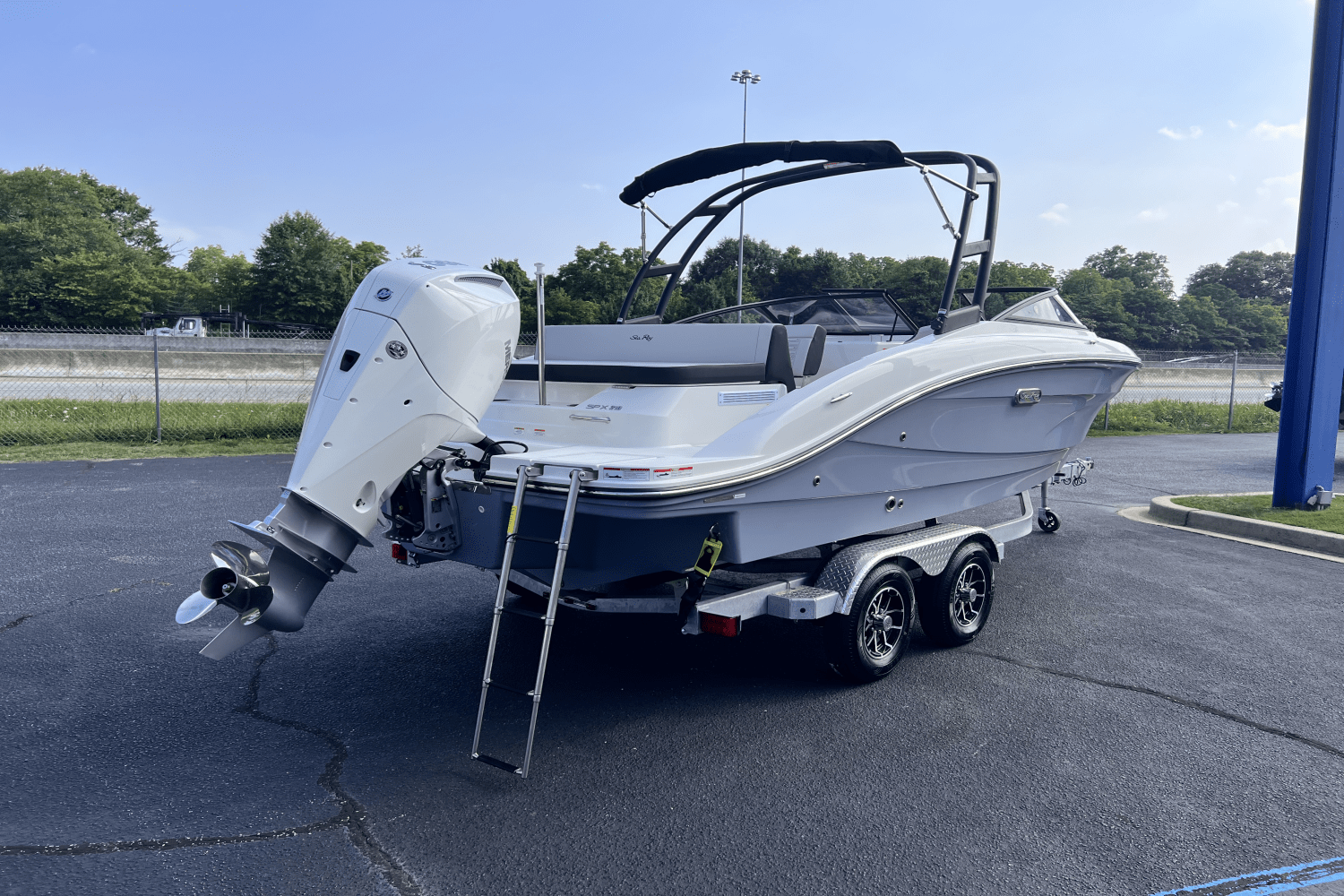 Slide: The Image of Sea Ray SPX 210 Outboard 2025 - 4