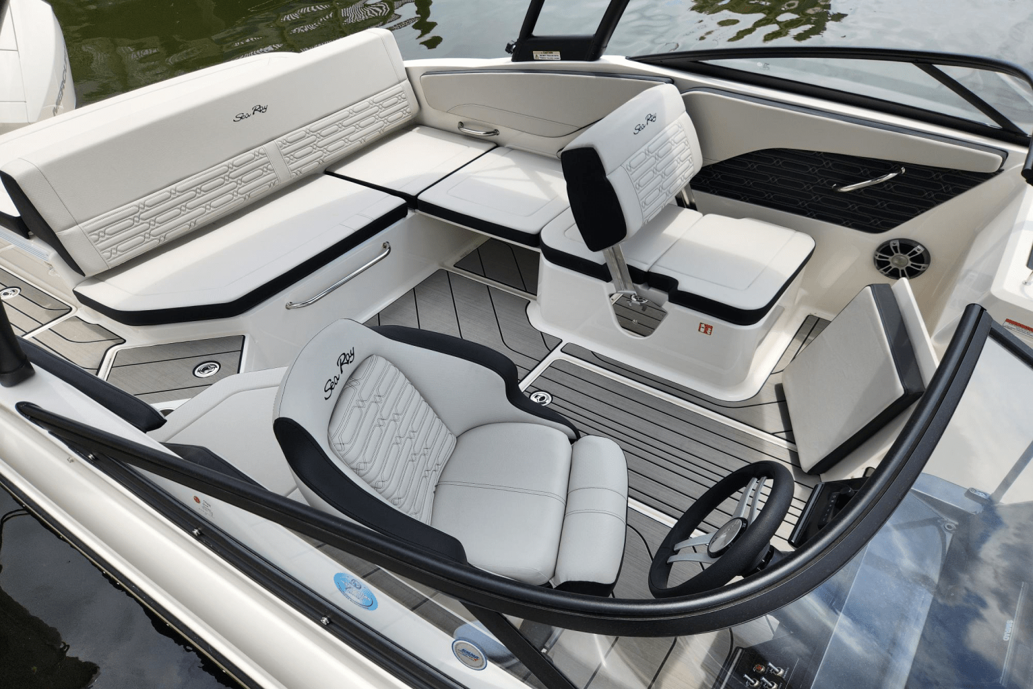 Slide: The Image of Sea Ray SPX 210 Outboard 2025 - 4