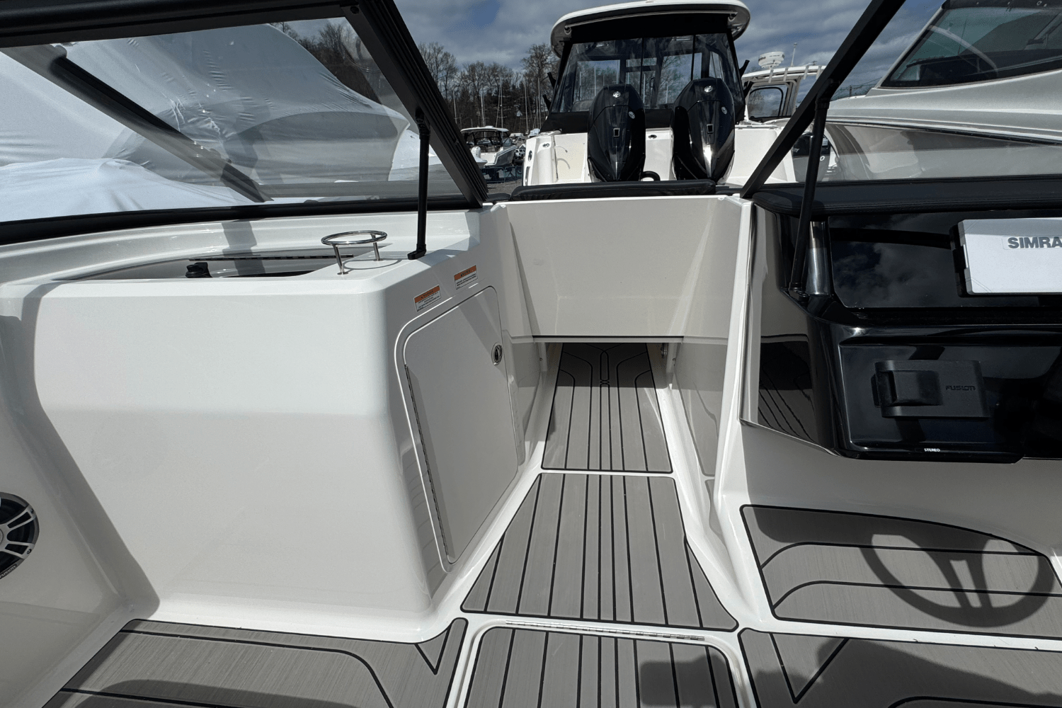Slide: The Image of Sea Ray SPX 210 Outboard 2025 - 42