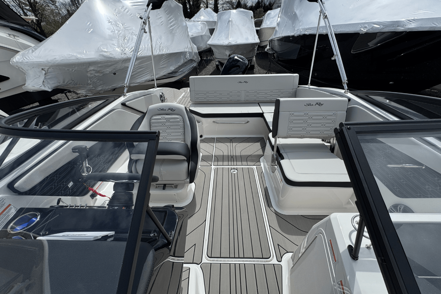 Slide: The Image of Sea Ray SPX 210 Outboard 2025 - 47