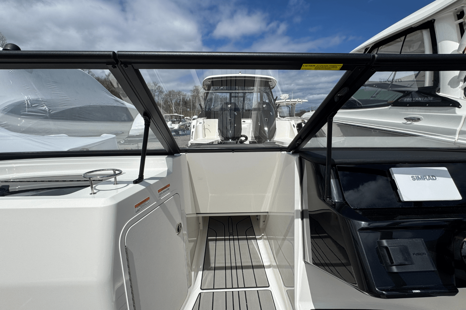 Slide: The Image of Sea Ray SPX 210 Outboard 2025 - 48