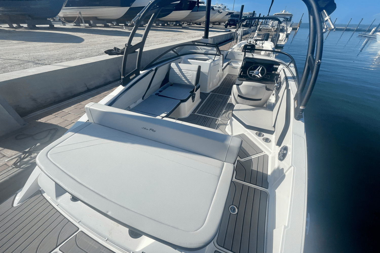 Slide: The Image of Sea Ray SPX 210 Outboard 2025 - 5