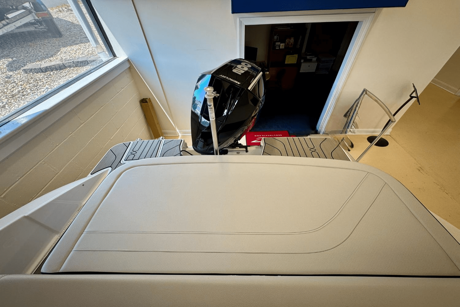 Slide: The Image of Sea Ray SPX 210 Outboard 2025 - 5