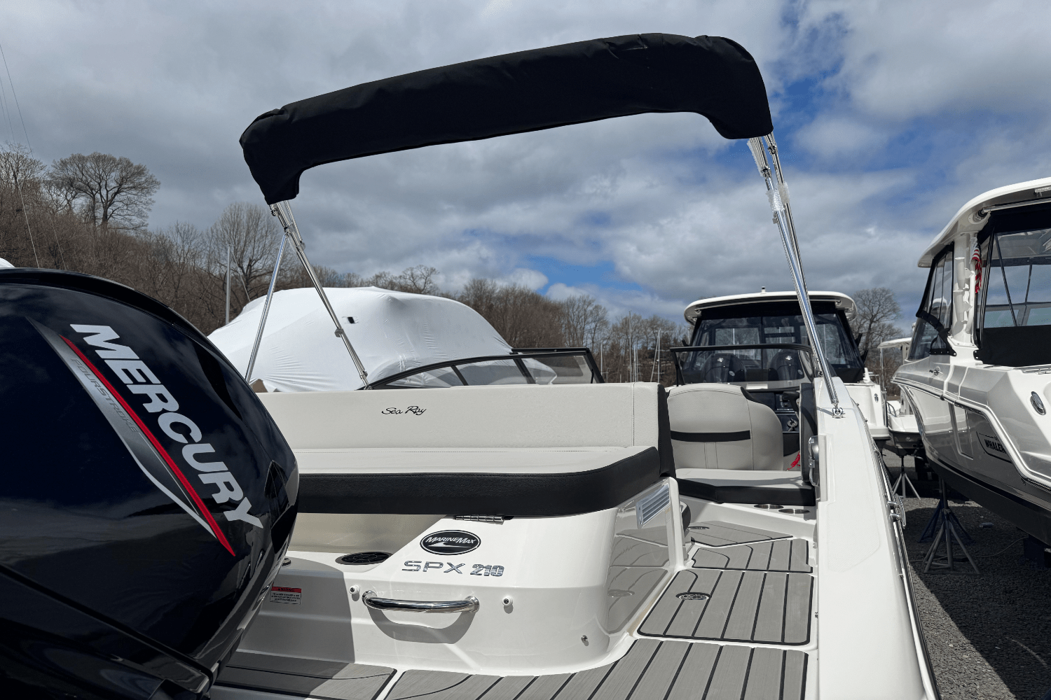 Slide: The Image of Sea Ray SPX 210 Outboard 2025 - 5