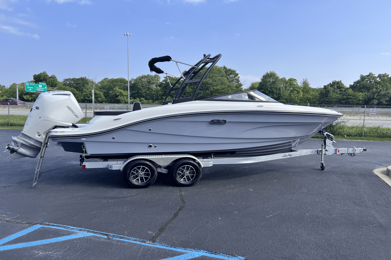 Slide: The Image of Sea Ray SPX 210 Outboard 2025 - 5