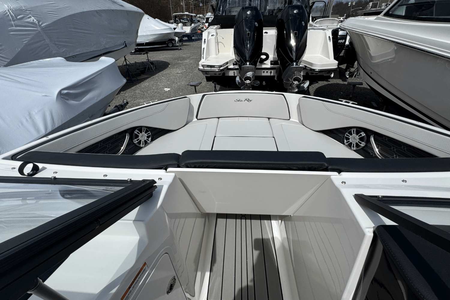 Slide: The Image of Sea Ray SPX 210 Outboard 2025 - 50