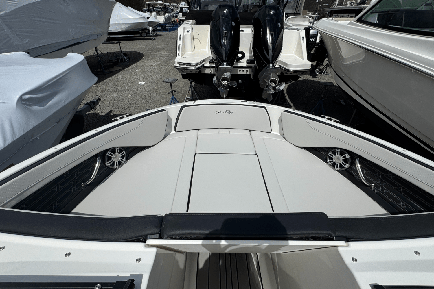 Slide: The Image of Sea Ray SPX 210 Outboard 2025 - 51