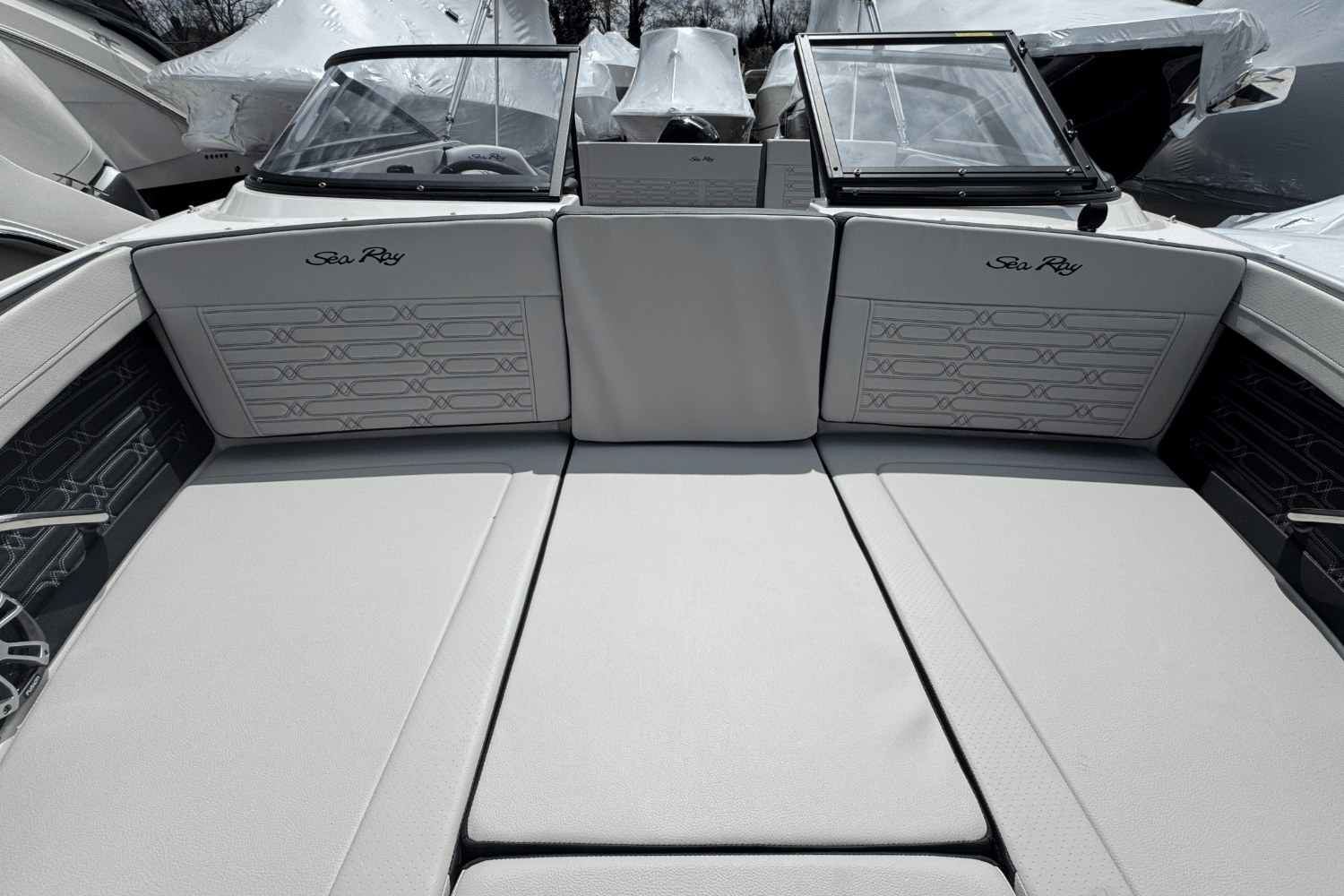 Slide: The Image of Sea Ray SPX 210 Outboard 2025 - 54