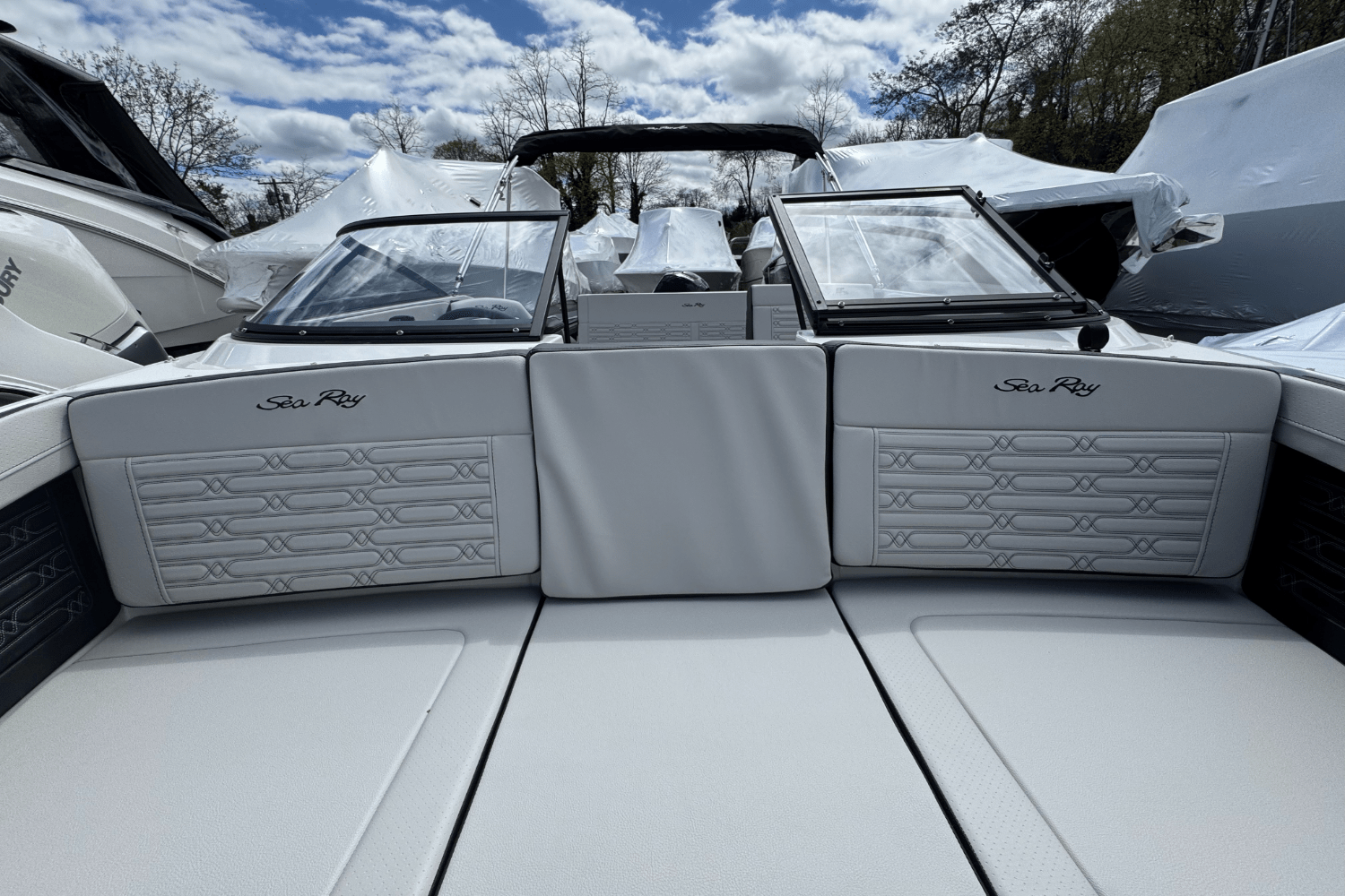 Slide: The Image of Sea Ray SPX 210 Outboard 2025 - 55