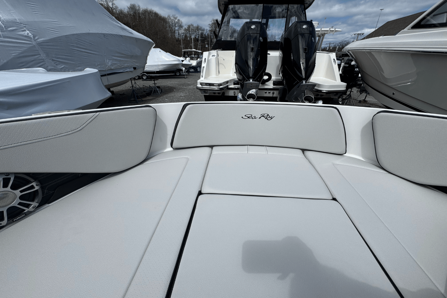 Slide: The Image of Sea Ray SPX 210 Outboard 2025 - 59