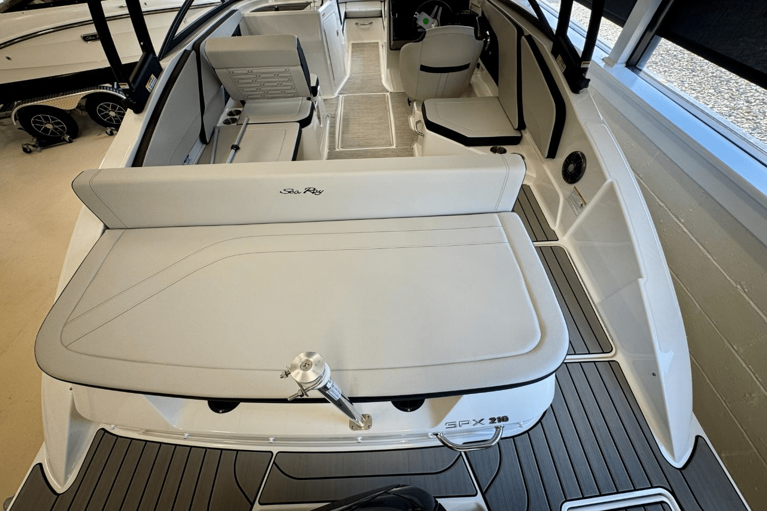 Slide: The Image of Sea Ray SPX 210 Outboard 2025 - 6