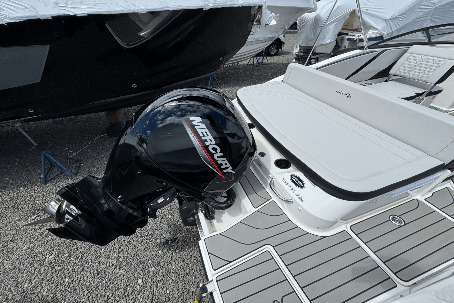 Slide: The Image of Sea Ray SPX 210 Outboard 2025 - 6